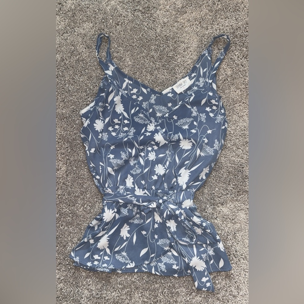 Sienna Sky sized S summer top